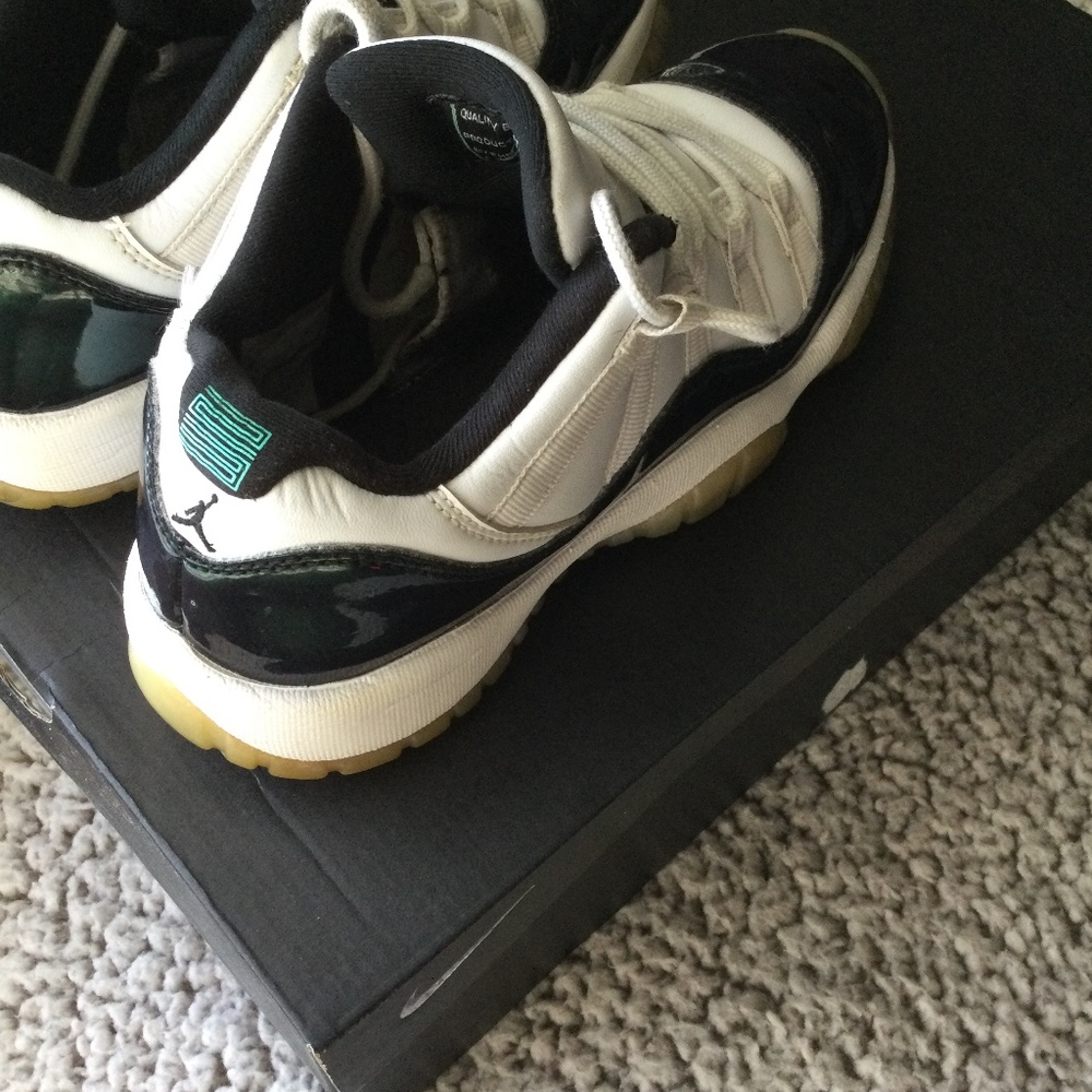 Jordan Retro 11 Low Emerald Green/Purple Flip-Flop - Picture 8 of 11